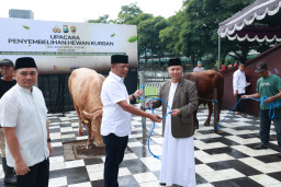 Iduladha 1447 H Polda Jatim Salurkan Ratusan Hewan Kurban untuk Masyarakat ‎