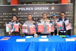 Polres Gresik Bongkar Jaringan Narkoba Amankan 2 Tersangka Pengedar dan 209 Gram Sabu