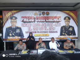 Polrestabes Surabaya Berhasil Mengungkap Praktik Perjokian Di Perguruan Tinggi Universitas Negeri Surabaya ( Unesa ).