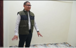 Tenaga TU SMAN 1 Ngrambe Terima Bedah Rumah, Bukti Kepedulian Pemprov Jatim untuk Insan Pendidikan