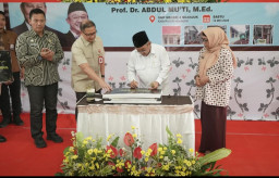 Menteri Abdul Mu’ti Resmikan Revitalisasi Sekolah di Nganjuk, Dorong Peningkatan Mutu Pendidikan