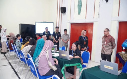 Kadindik Jatim Tinjau Langsung Pelaksanaan SPMB di SMAN 2 Surabaya