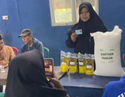 Pemerintah Pekon bandung baru barat Salurkan Bantuan Pangan Beras 20kg dan Minyak 4 liter Sebanyak 282 Keluarga Penerima