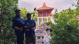TPS PERLUAS PROGRAM “DONASI OKSIGEN” MELALUI PENANAMAN HASIL PEMBIBITAN MANGROVE DI PESISIR GRESIK