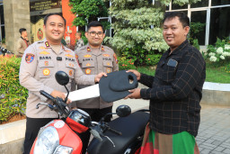 Polres Gresik Kembalikan 3 Motor Korban Curanmor dan Begal Tanpa Biaya