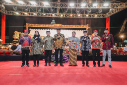 Kapolda Jatim Gaungkan Semangat Jogo Jawa Timur di Pagelaran Wayang Kulit Hari Bhayangkara ke - 80 ‎