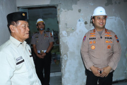 Polres Gresik Bedah Rumah Purnawirawan Polri di Driyorejo, Kado Hari Bhayangkara ke - 80