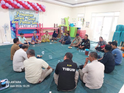 Upaya Sosialisasi Satpol PP kota Surabaya Didampingi Lurah Bongkaran Terkait Bangli Di Semut Kali