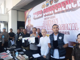 Tahap Pengembangan Proses Kasus Sindikat Cyber Scam Internasional,  45 Tersangka Diamankan Satreskrim Polrestabes Suraba