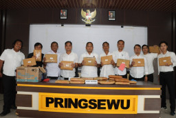 Koper Biru dan Kardus Bongkar Peredaran 24 Kg Ganja di Pringsewu