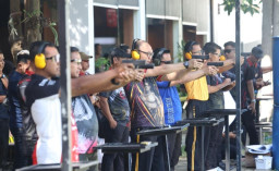 Buka Lomba Menembak Kapolda Jatim Cup 2026, Irjen Pol Nanang Avianto Tekankan Profesionalisme Penggunaan Senjata Api
