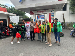 Senyum Ojol Gresik Saat Dapat BBM Gratis