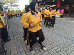 Semarak HUT RI ke-81, Polres Gresik Gelar Olahraga Bersama dan Lomba Tradisional Penuh Keakraban