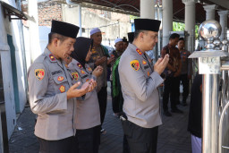 Sinergi Spiritual, Kapolres Pelabuhan Tanjung Perak Ziarah Wali di Surabaya ‎