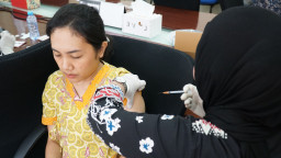 Lengkapi Perlindungan dari HPV, Ratusan Peserta Ikuti Vaksinasi Dosis ke Tiga di BBPOM Surabaya