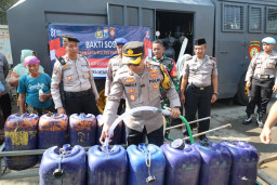 Peringati HUT ke-81 RI, Polres Pasuruan Kota Salurkan Air Bersih untuk Warga Pesisir ‎