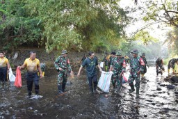 Kodim 1609/Buleleng Galang Kebersamaan Wujudkan Gerakan Buleleng Bersih Sambut HUT TNI ke-80