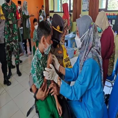 Kapolsek Mulyorejo Pantau Vaksinasi Untuk Anak Usia 6 Hingga 11 Tahun