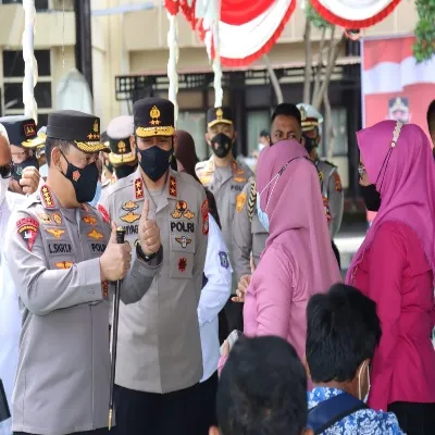 Wakapolda Jatim Apresiasi Pelaksanaan Vaksinasi Serentak Polres Sampang