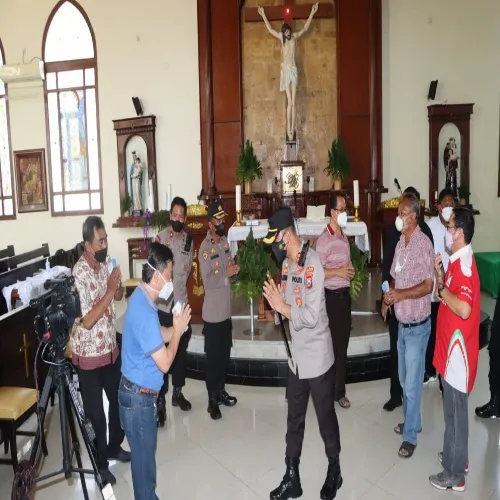 menjelang natal 2021 dan tahun baru 2022 kapolres pasuruan kota tinjau 12 gereja di kota pasuruan