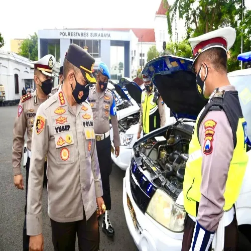 Jelang Nataru Kapolrestabes Surabaya Pastikan Kendaraan Dinas Polisi Siap Operasional