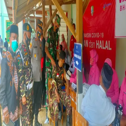 Kolaborasi Satgas Covid-19 Dan Ponpes Karang Durin Laksanakan Vaksinasi Ratusan Masyarakat Saat Haul Akbar Masyayikh Ke-IX