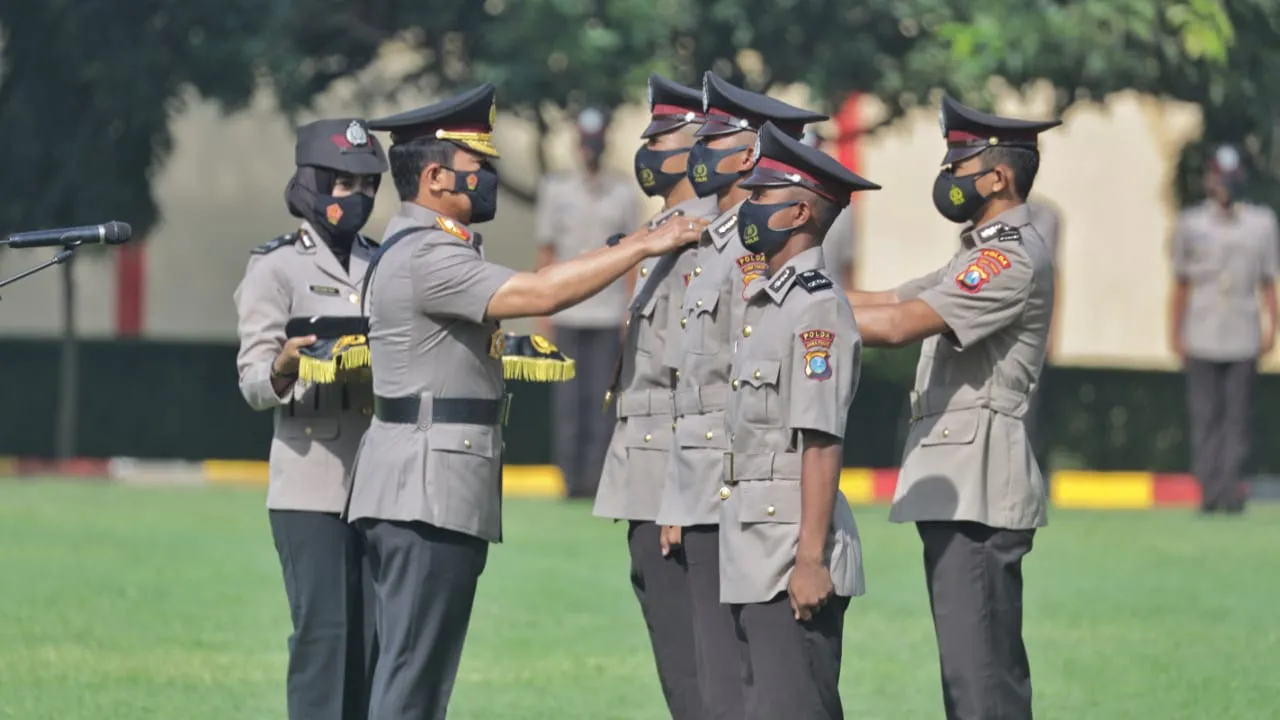 Kapolda Jatim Lantik 750 Bintara Remaja di SPN Polda Jatim, serta Berikan Bekal Wawasan dan Motivasi