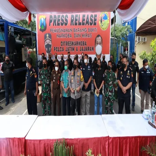 Jelang Nataru Polda Jatim Musnahkan Ribuan Narkoba dan Miras