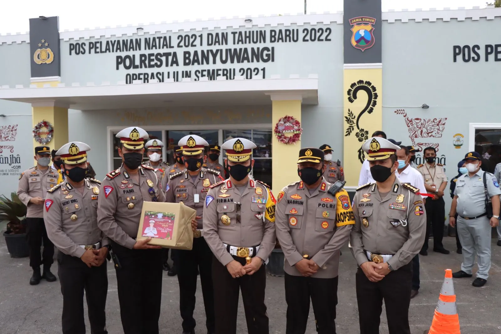 Kakorlantas Polri Pastikan Penerapan Protokol Kesehatan di Bandara Internasional Banyuwangi dan Pelabuhan Ketapang Berjalan Baik