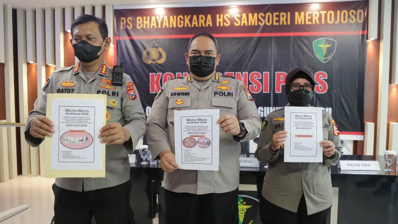 TIM DVI Serahkan 7 Jenazah Korban APG Gunung Semeru pada Pihak Keluarga