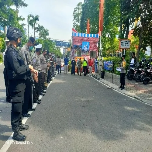 Kapolsek Mulyorejo Gelar Apel PAM Nataru di Galaxy Mall Surabaya