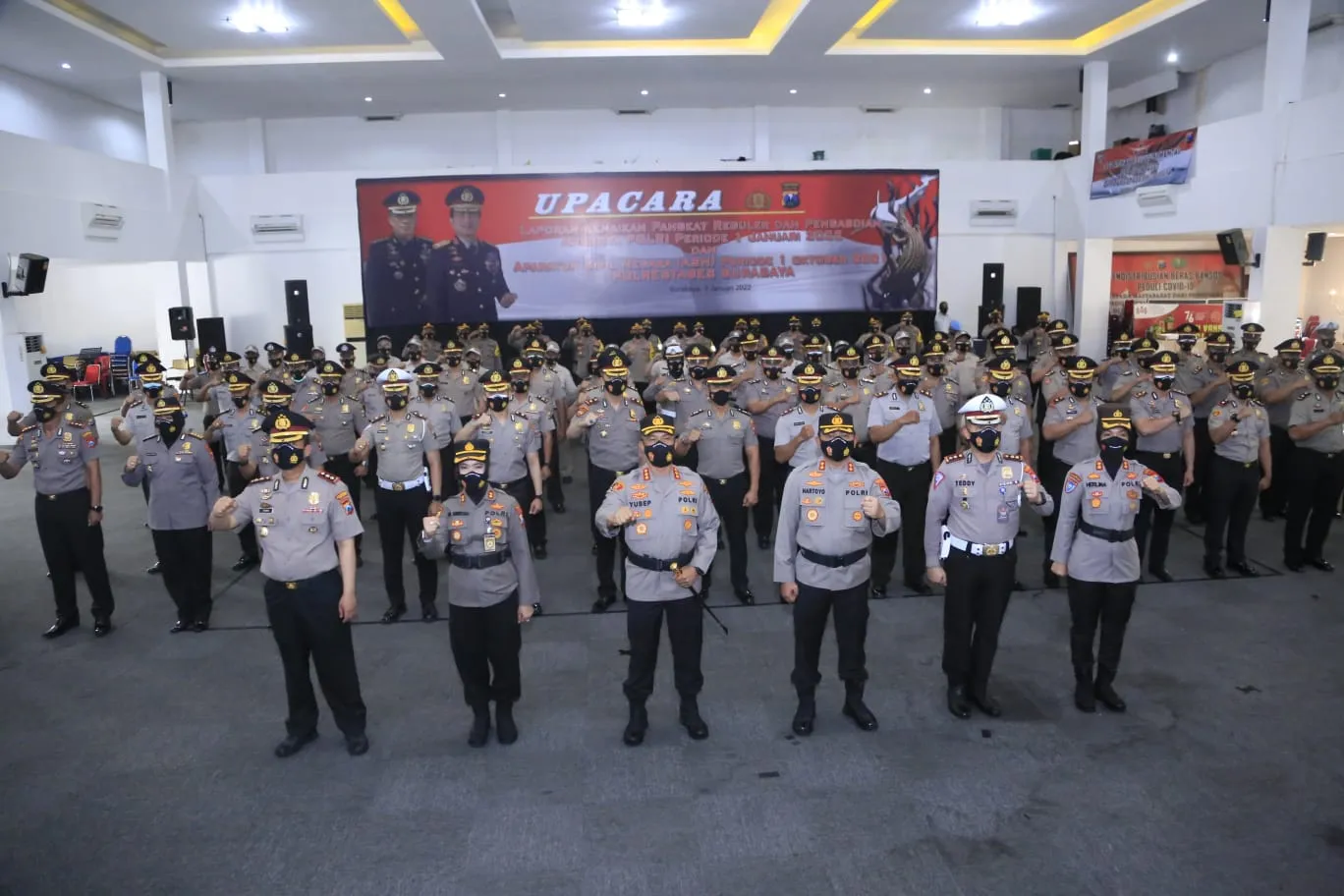 Sejumlah PJU dan anggota Polrestabes Surabaya serta Polsek Jajaran mendapat Kenaikan Pangkat