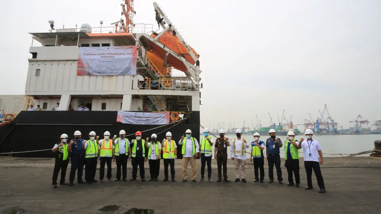 PELABUHAN TANJUNG PERAK FASILITASI PELEPASAN VOYAGE PERDANA KAPAL TOL LAUT PELNI TAHUN 2022 DI TERMINAL JAMRUD