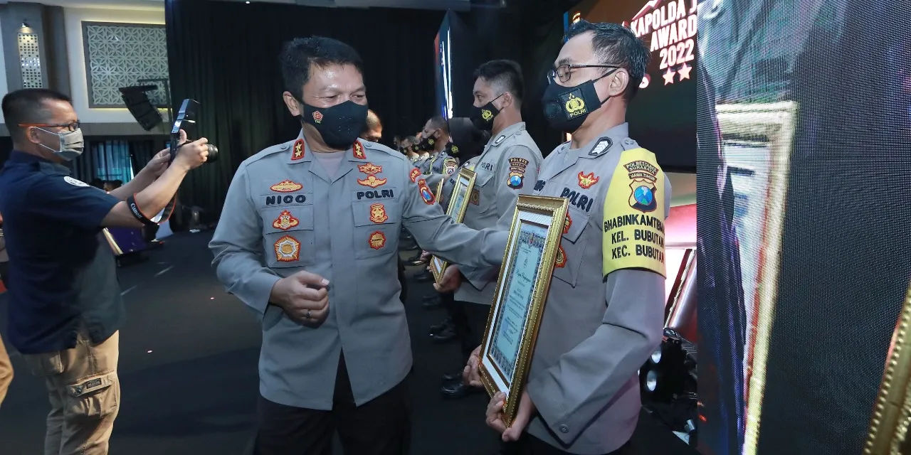 Bhabinkamtibmas Polsek Bubutan Polrestabes Surabaya Sebet Penghargaan Jatim Award 2022