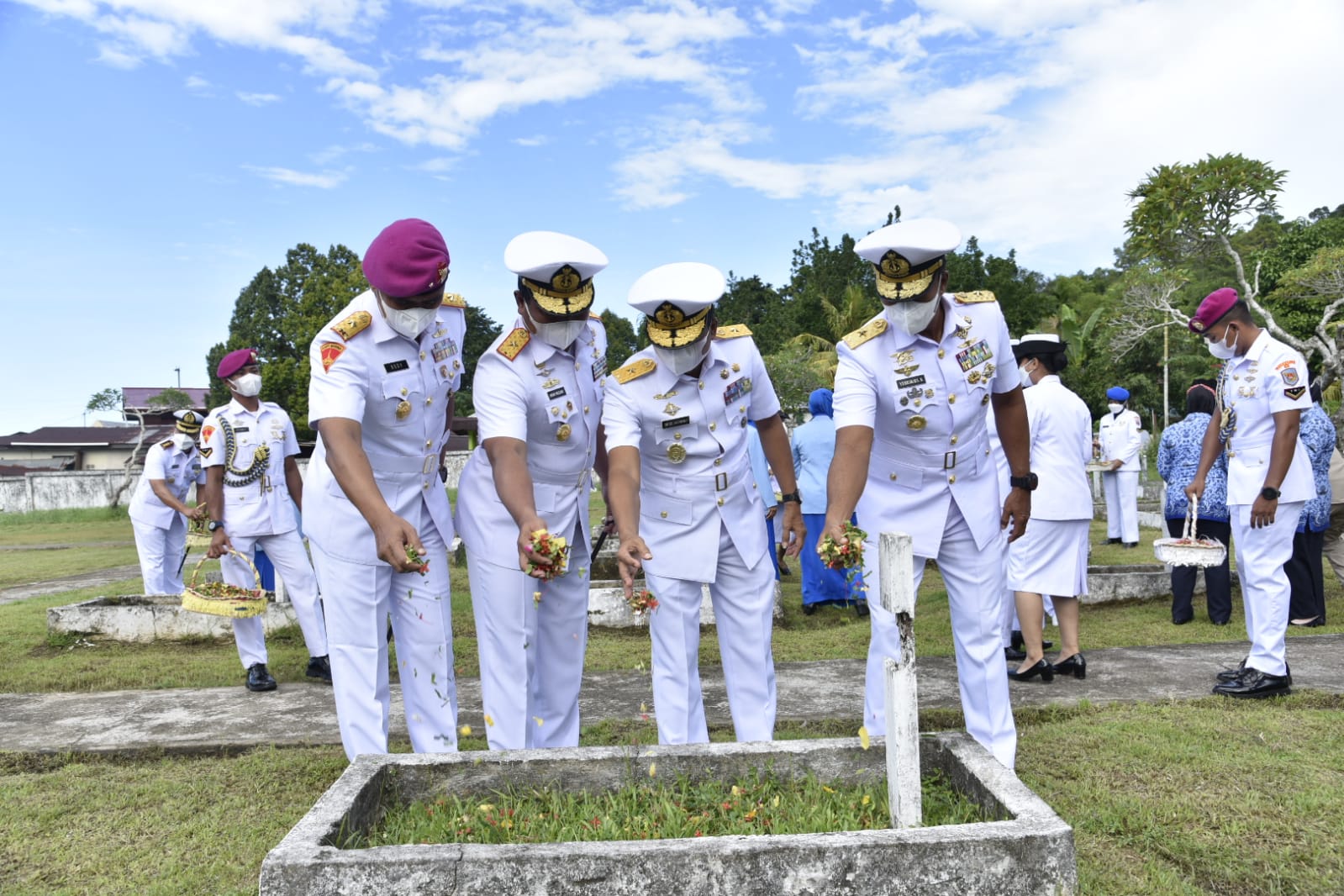 Koarmada III Laksanakan Ziarah Tabur Bunga Dalam Rangka Hari Dharma Samudera Tahun 2022