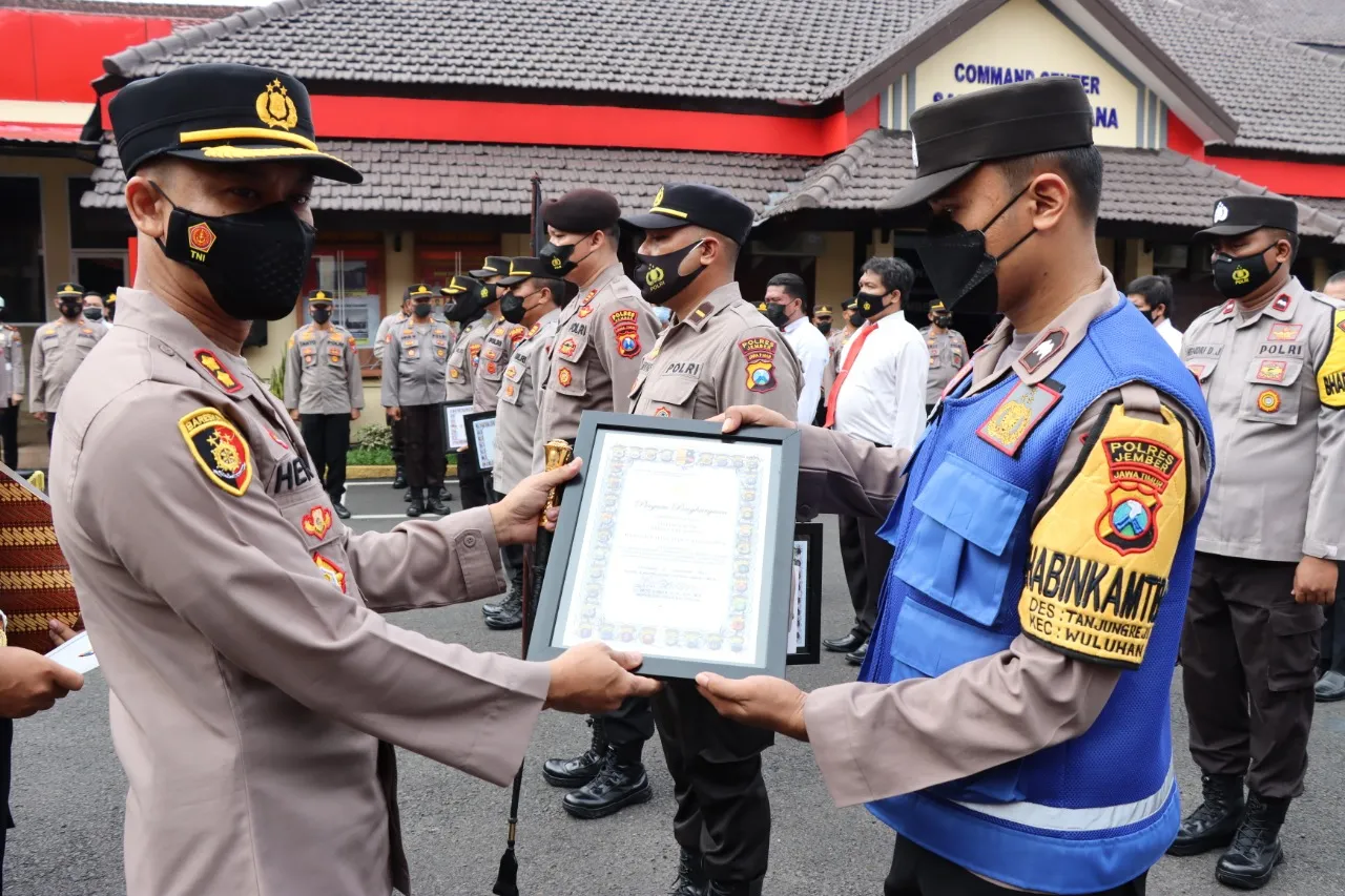 Kapolres Jember Berikan Reward dan Punishment Kepada Anggota Polres dan Polsek Jajaran