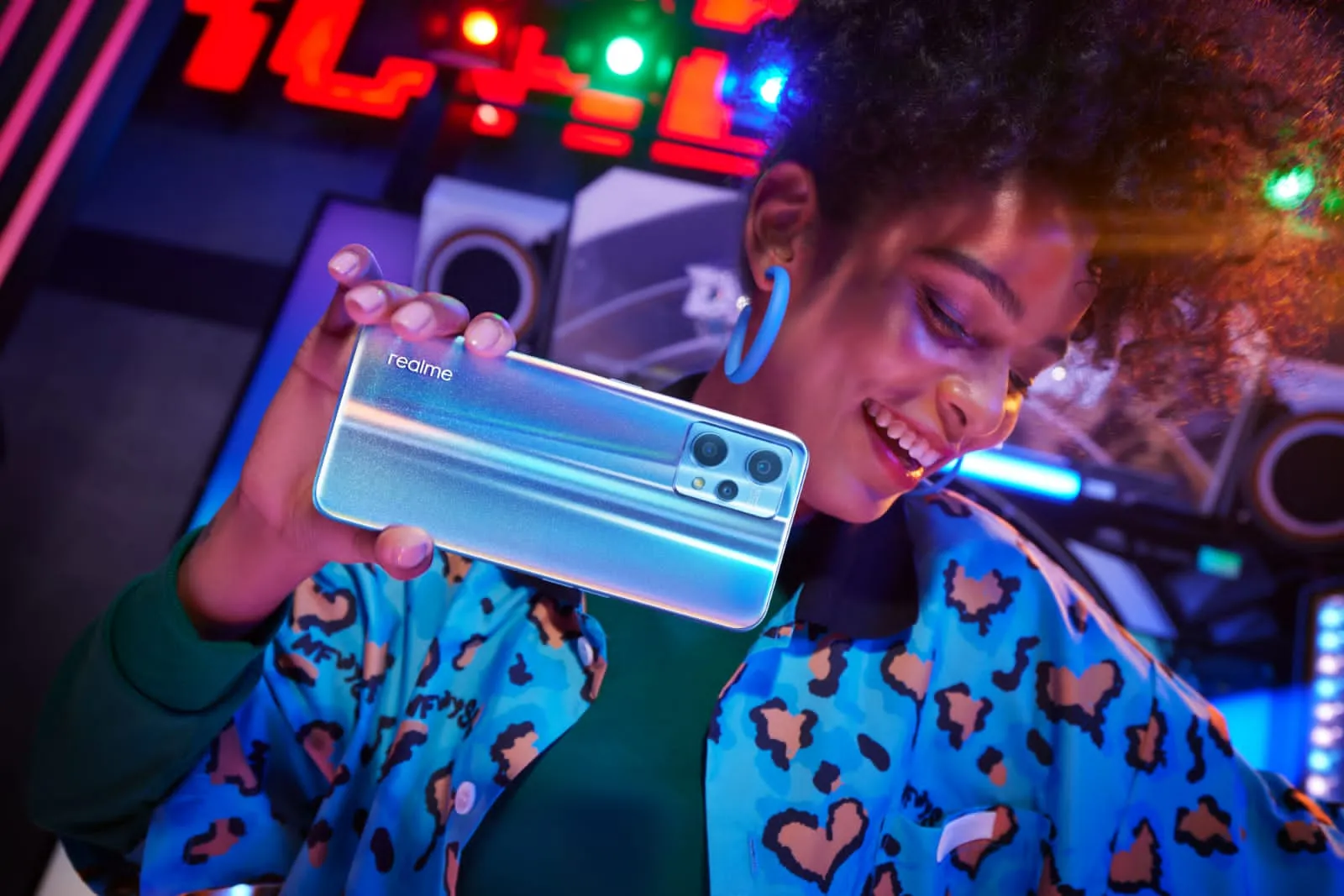 Terinspirasi dari Sunrise, realme Bocorkan Desain Smartphone Terbarunya