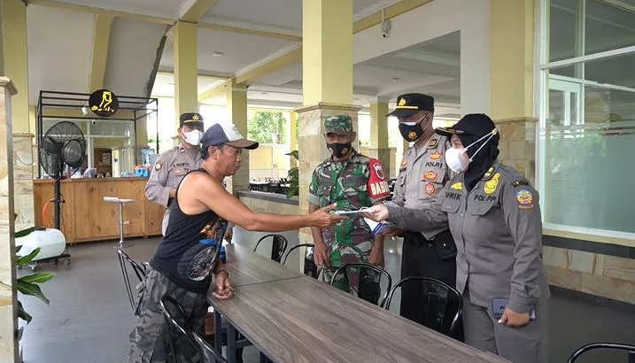 Antisipasi Gelombang 3 Covid-19, Personil Gabungan Pamor Keris Polres Bangkalan Sasar Obvit Segitiga Emas