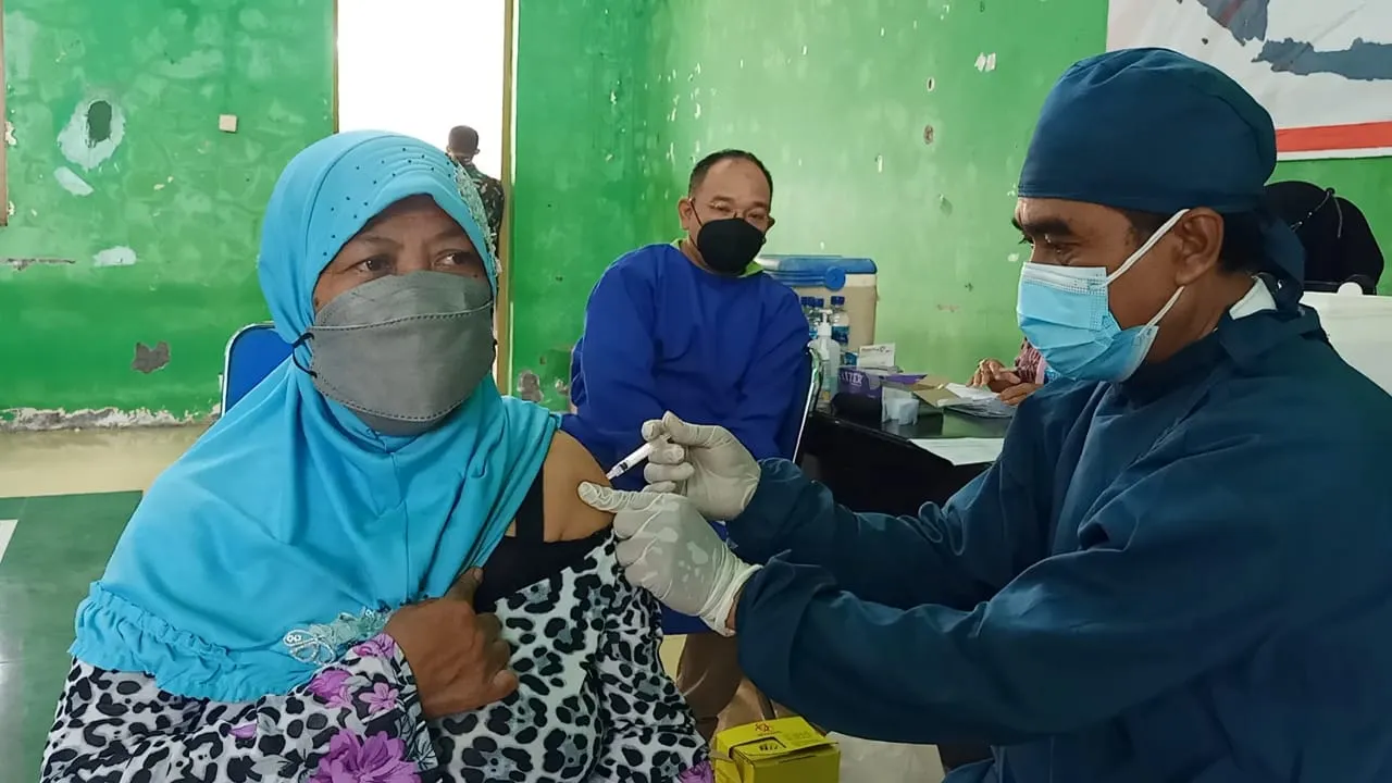 Sasar Warga Pelosok Desa, Polres Kedri Kota Gencarkan Vaksinasi Anak dan Boster
