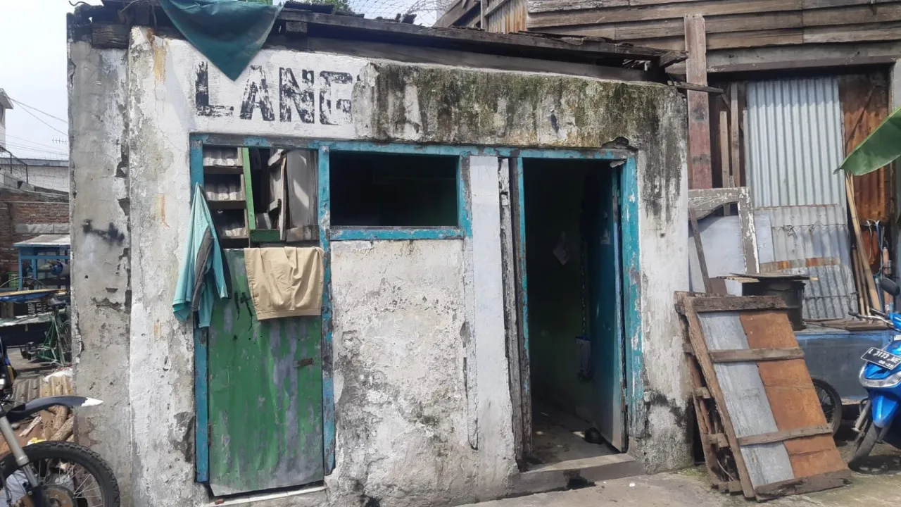 Mushola Tanpa Nama di Surabaya Nyaris Ambruk