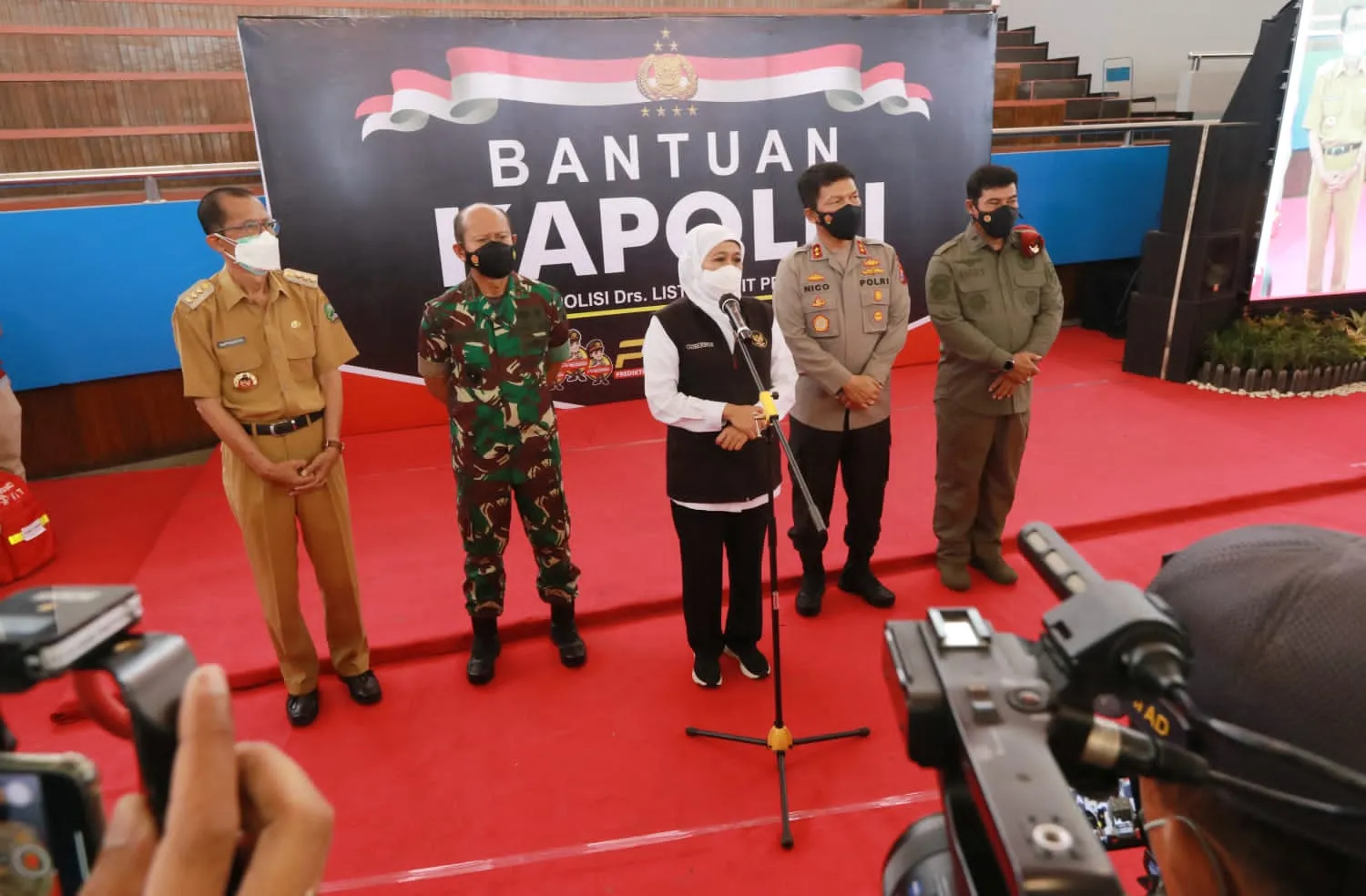 Presiden RI dan Kapolri Ikuti Vaksinasi Serentak Secara Virtual yang Digelar Forkopimda Jatim