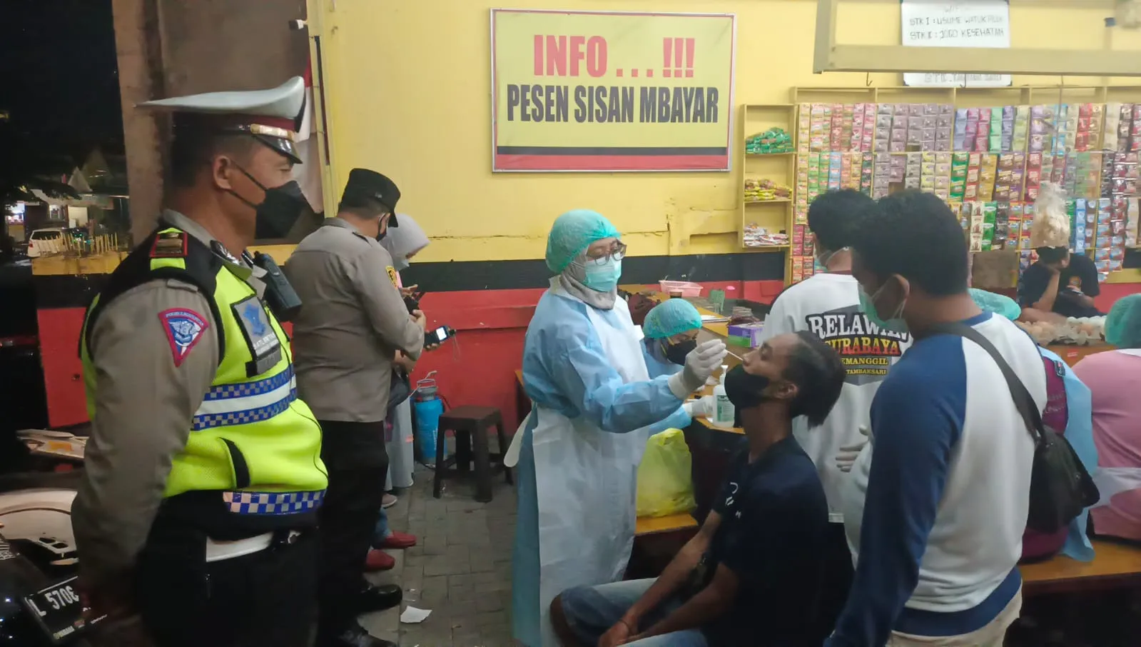 Polsek Tambaksari melakukan swab hunter Sasaran Warkop
