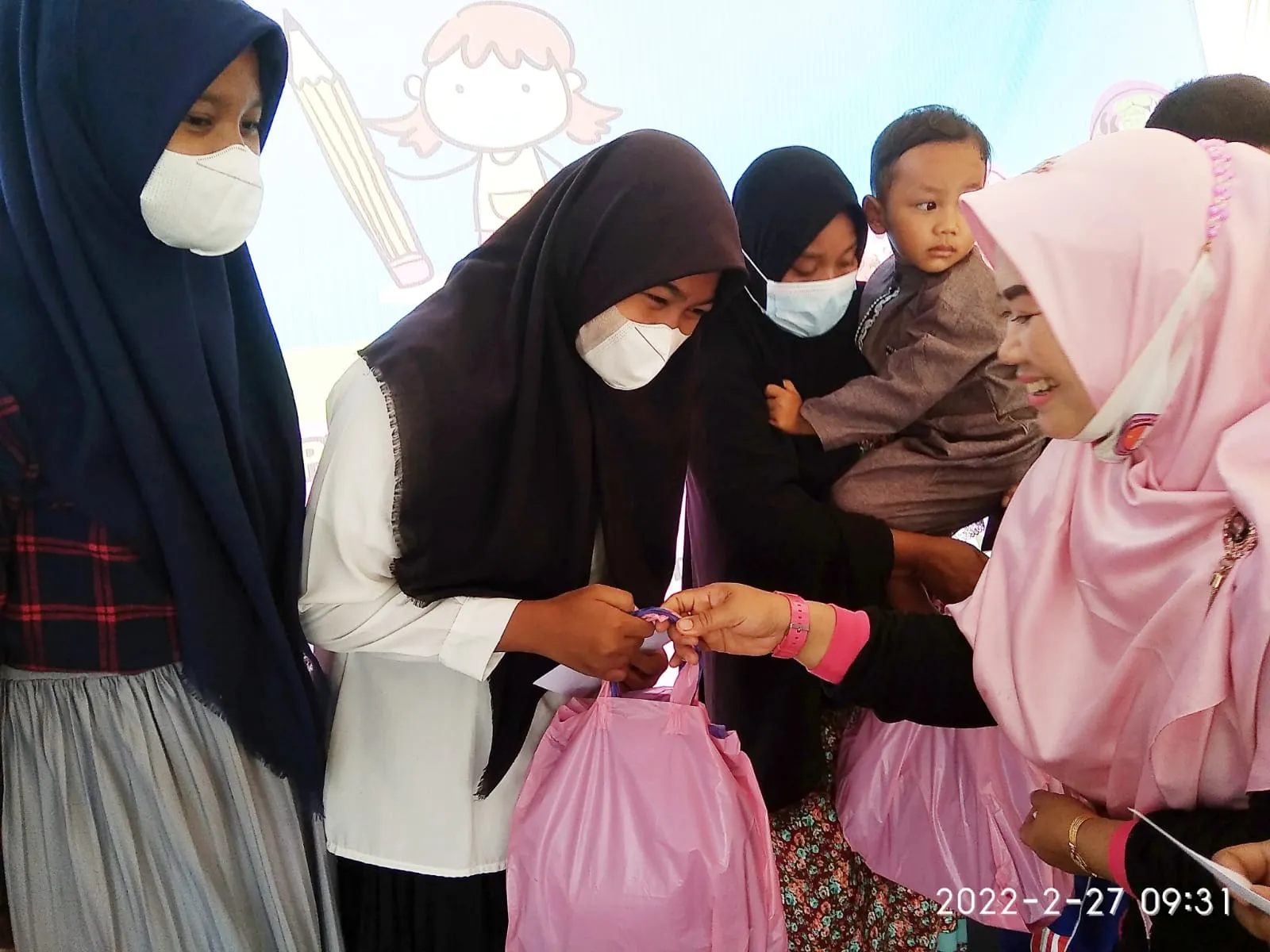 Harlah Emak Emak Merah Putih Diwarnai Aneka Lomba dan Santunan Anak Yatim