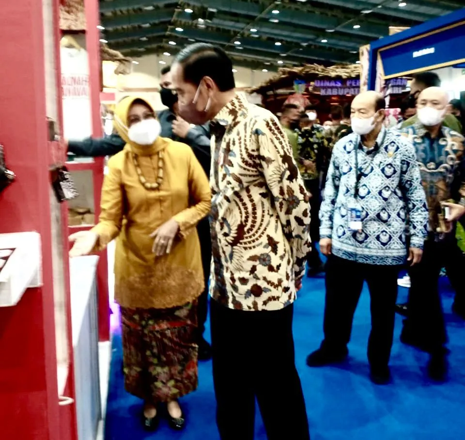 Stand Kota Pasuruan dikunjungi Presiden, Fatma Promosikan Produk UMKM