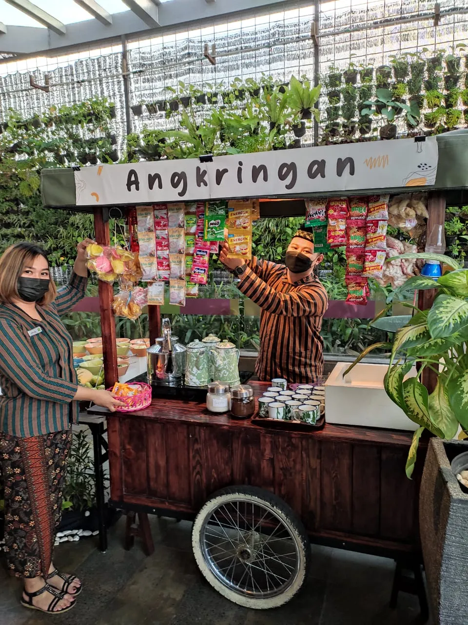 Hotel ibis Styles Jemursari Sajikan Menu Ala Angkringan