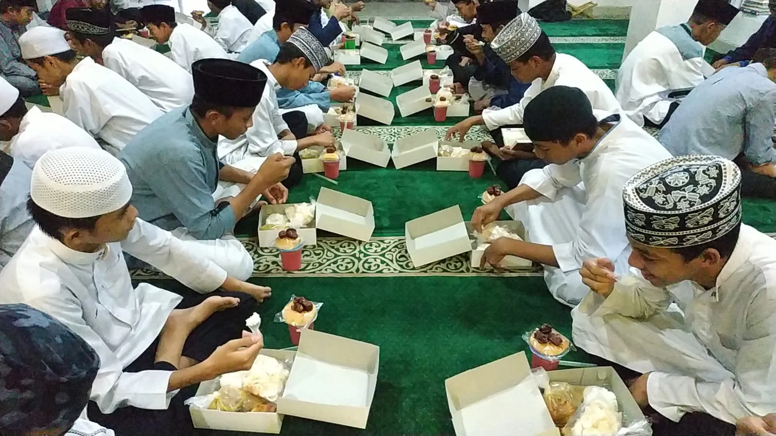 LAZNAS BMH AJAK 1.313 SANTRI & DHUAFA BUKA PUASA SERENTAK 24 KOTA DI JATIM
