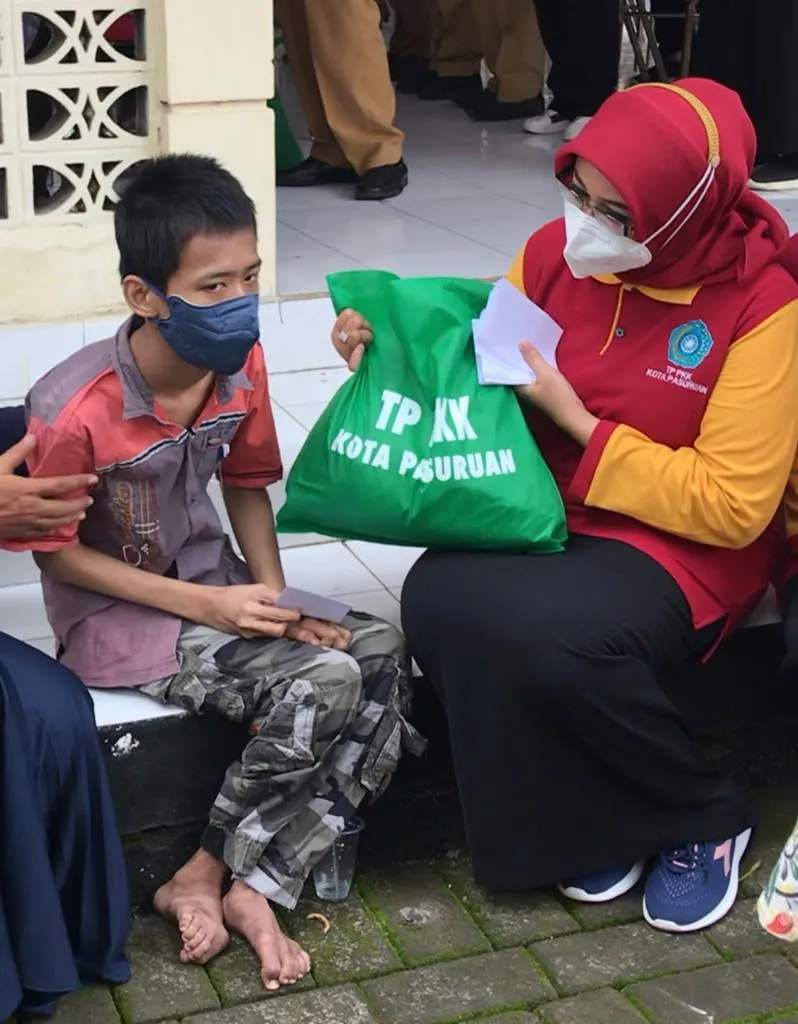 TP PKK Kota Pasuruan Bagikan Ratusan Sembako, Disabilitas Dan Yatim Piatu