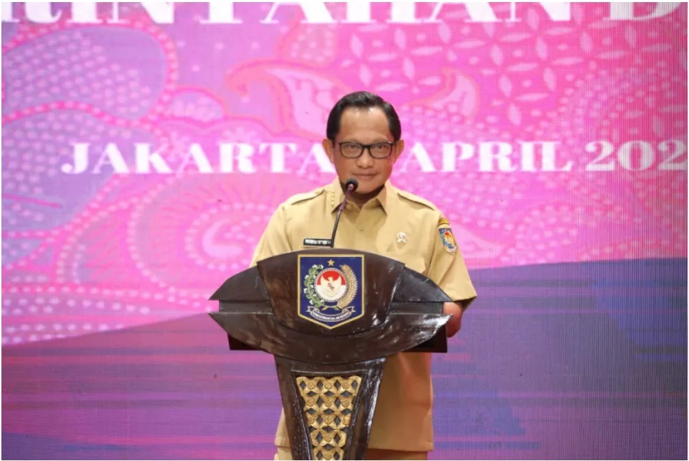 Mendagri Minta Camat Terus Kampanyekan Disiplin Prokes dan Percepat Vaksinasi