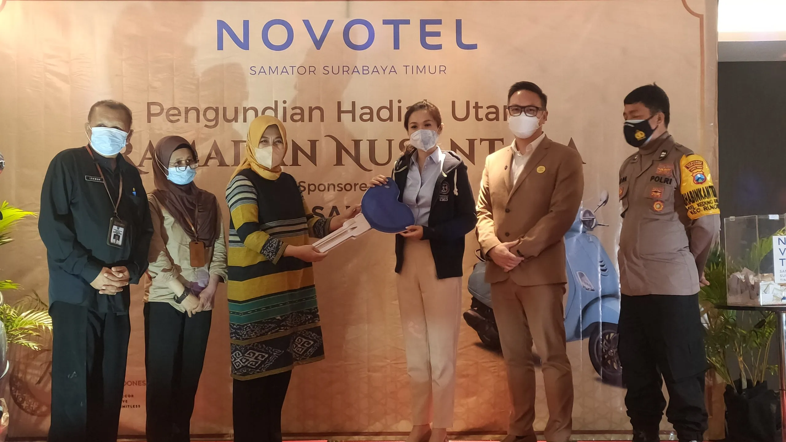 Warga Taman Sidoarjo Menang Undian Ramadan Nusantara Diselenggarakan Novotel Samator Surabaya