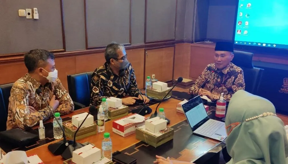 DONGKRAK PEMENUHAN KUOTA PBI JK JAWA TIMUR, DIREKTUR BPJS KESEHATAN SAMBANGI PEMPROV JATIM